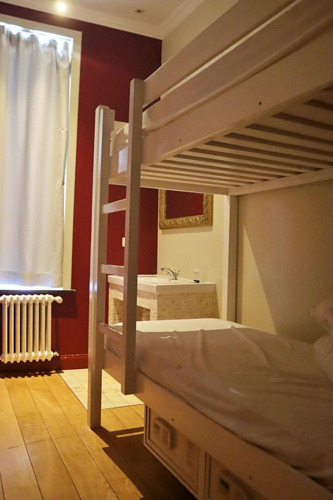 ברוז' Hostel Lybeer Private Rooms Just For Two! מראה חיצוני תמונה